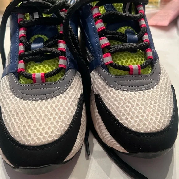 Lightly used Dior women’s sneaker - Picture 4 of 6